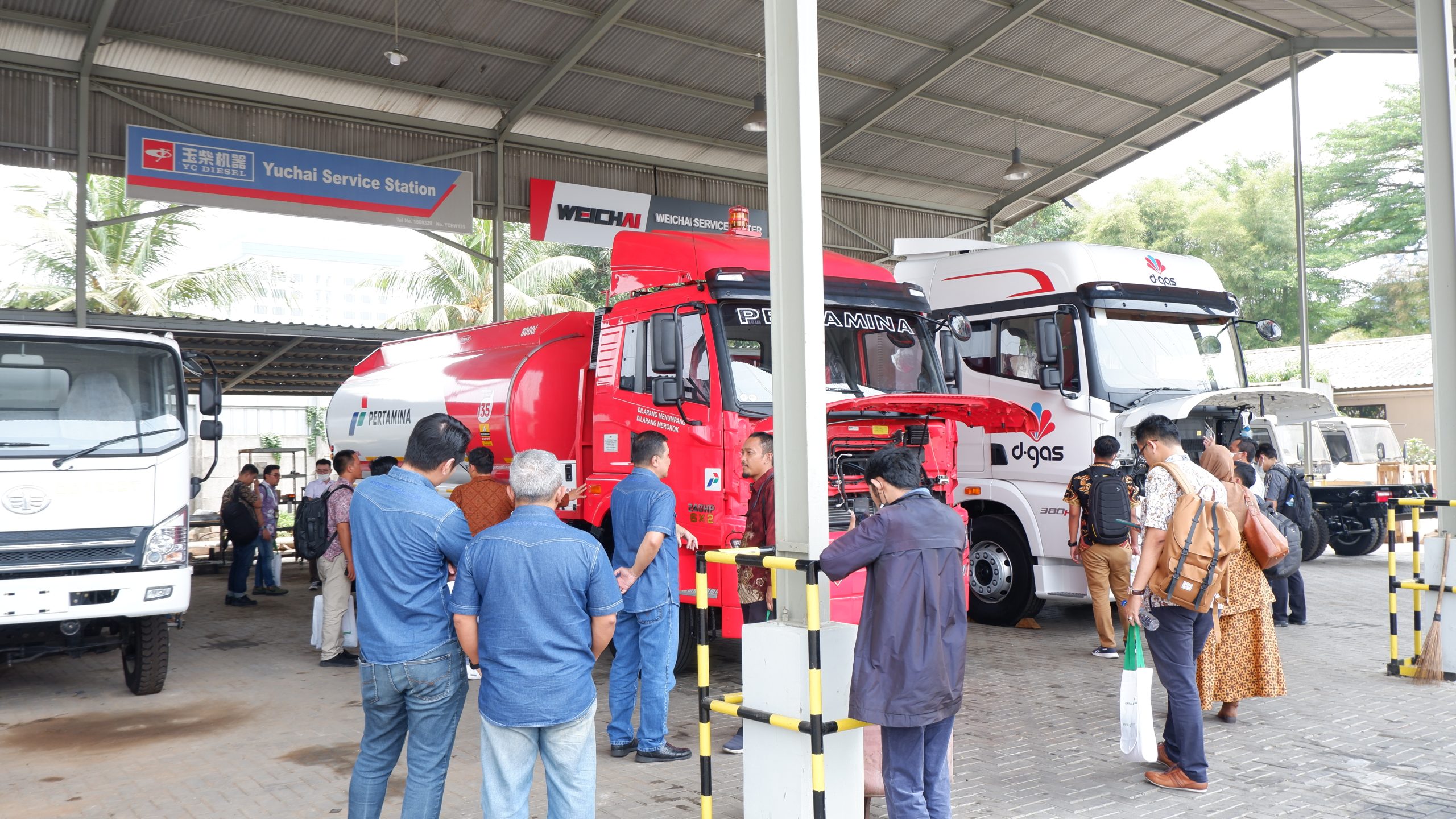 SHOW UNIT MOBIL TRUK FAW FB240CB 6x2 & FD380TH CNG