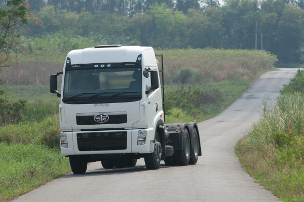 Keunggulan FAW Trucks Permudah Transportasi Sawit