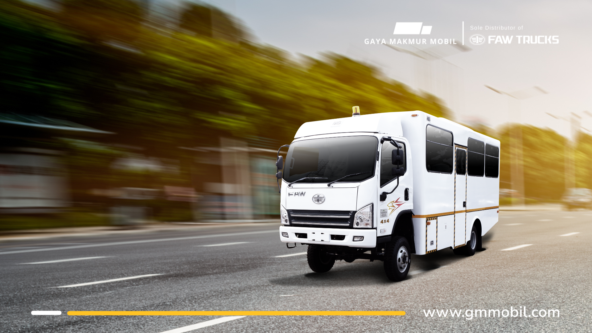 Tips Berkendara Aman Mengemudikan Mobil Truk